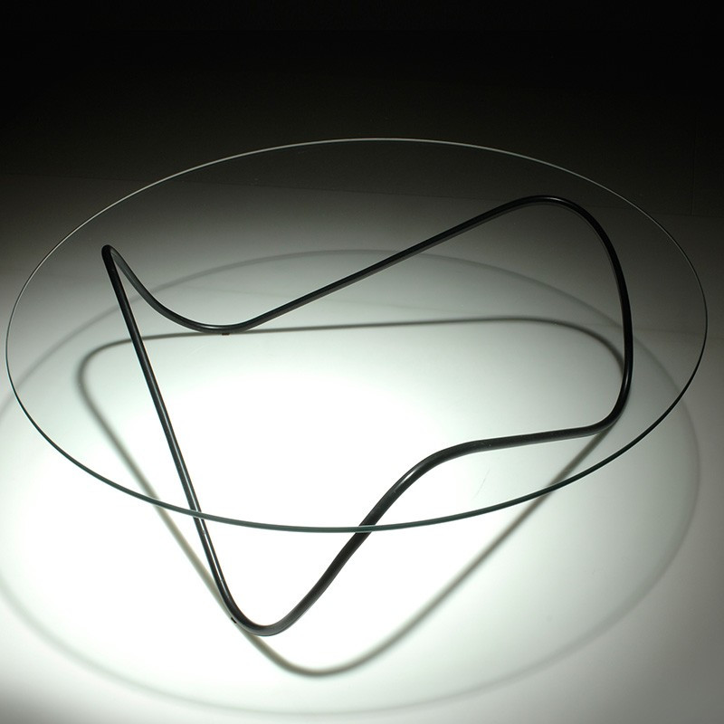 Table basse en verre Kaeko - Acier inoxydable - vue de haut avec l'ombre en forme de triangle equilateral