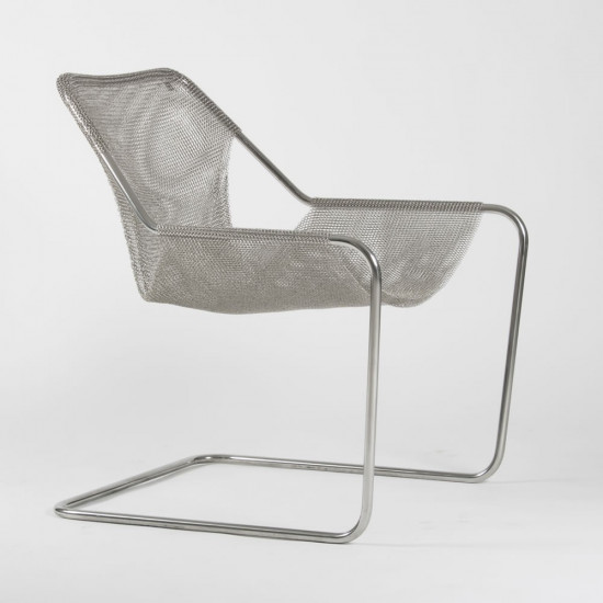 Paulistano Mesh armchair in stainless steel seen from the side