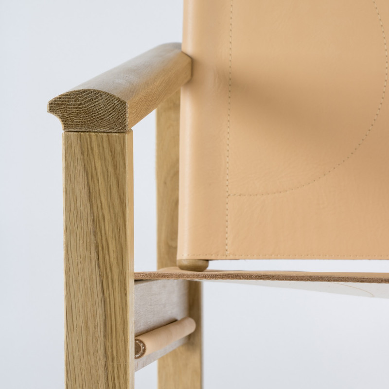 Peglev Armchair - Natural leather VVN - Solid oak - focus view