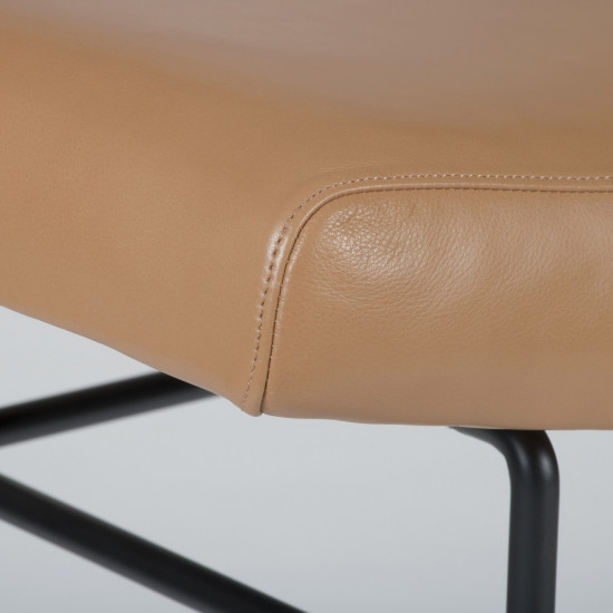 Bienal Stool - almond leather - detail view