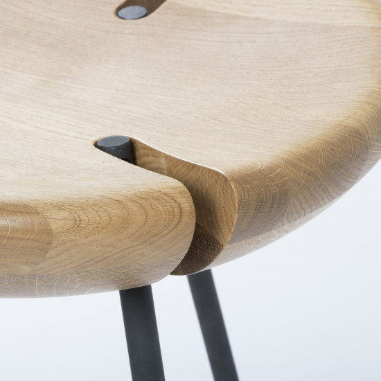 Tribo Wooden Stool - Phosphated Steel - Detail view