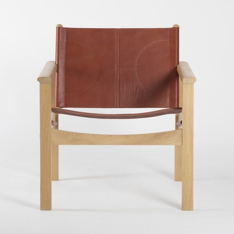 Peglev Armchair - Terracotta leather - Solid oak - front view