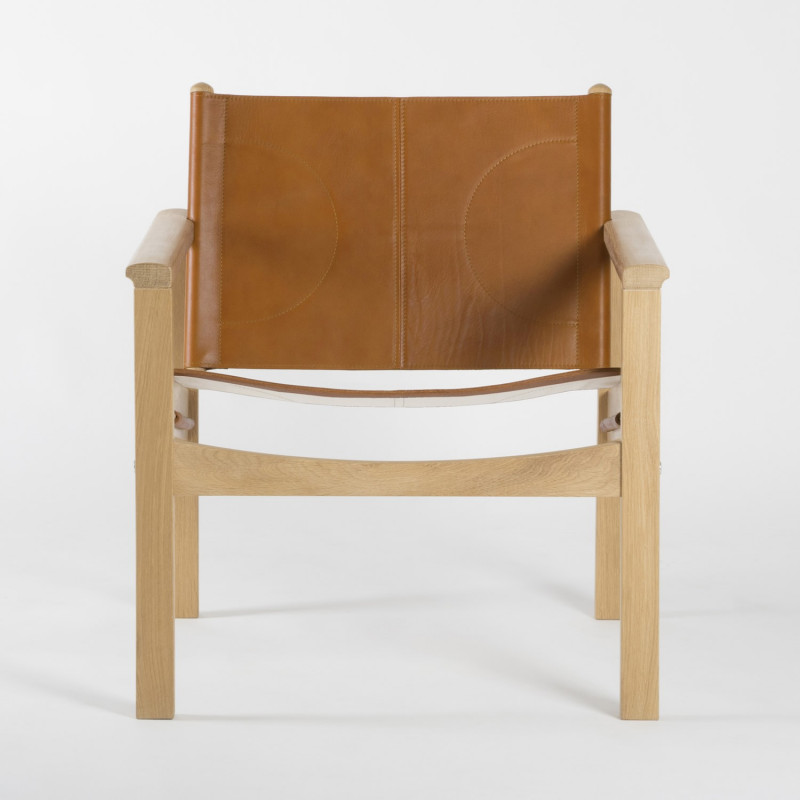 Peglev Armchair - Whisky leather - Solid oak - front view