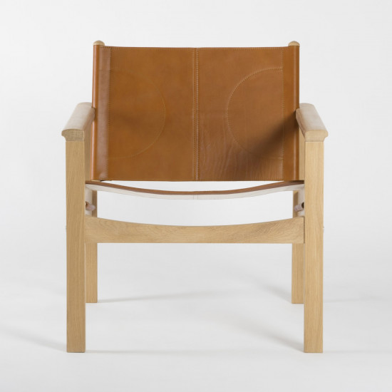 Peglev Armchair - Whisky leather - Solid oak - front view