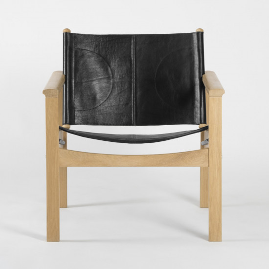 Peglev Armchair - Black leather - Solid oak - front view