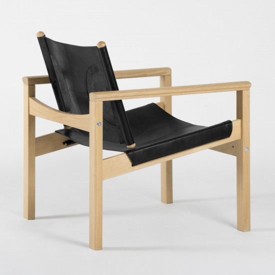 Peglev Armchair - Matte black leather - Solid oak - 3/4 back view